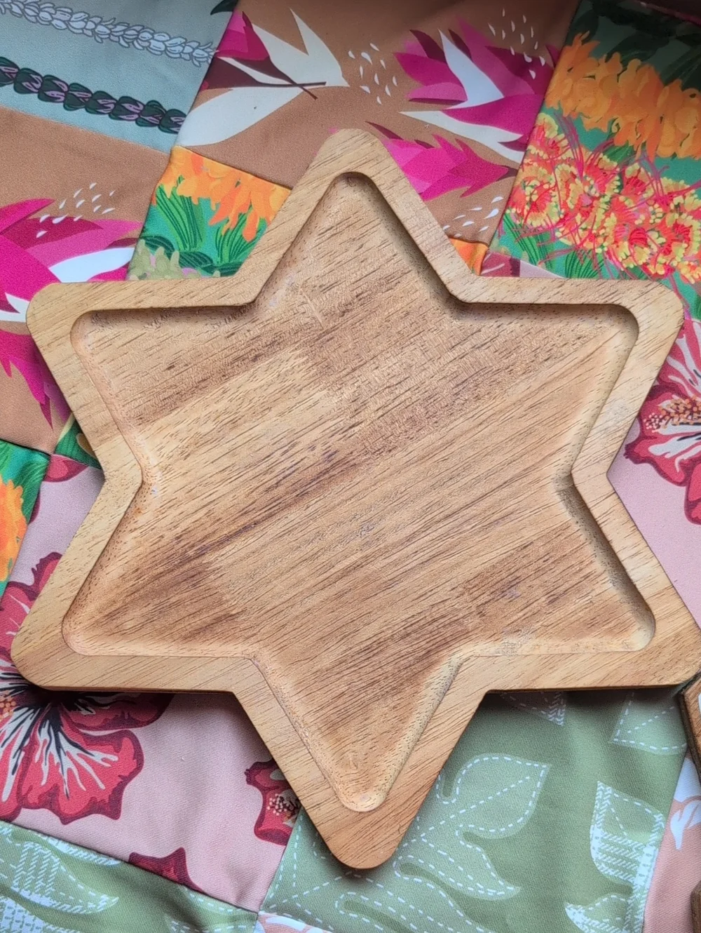 Wooden star trinket tray 📤 and crystal 🔮 cluster table art decor